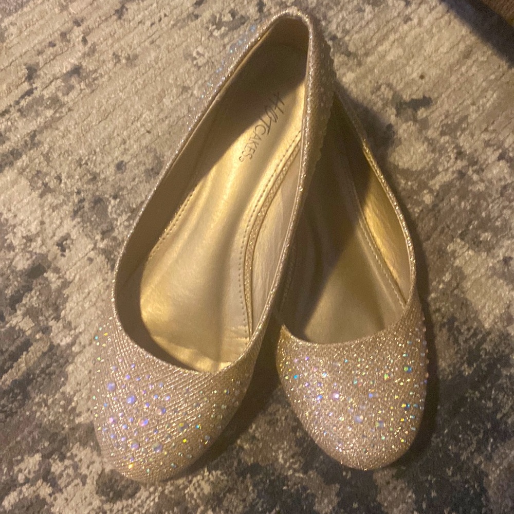 Worn 1 time. Sparkly flats!